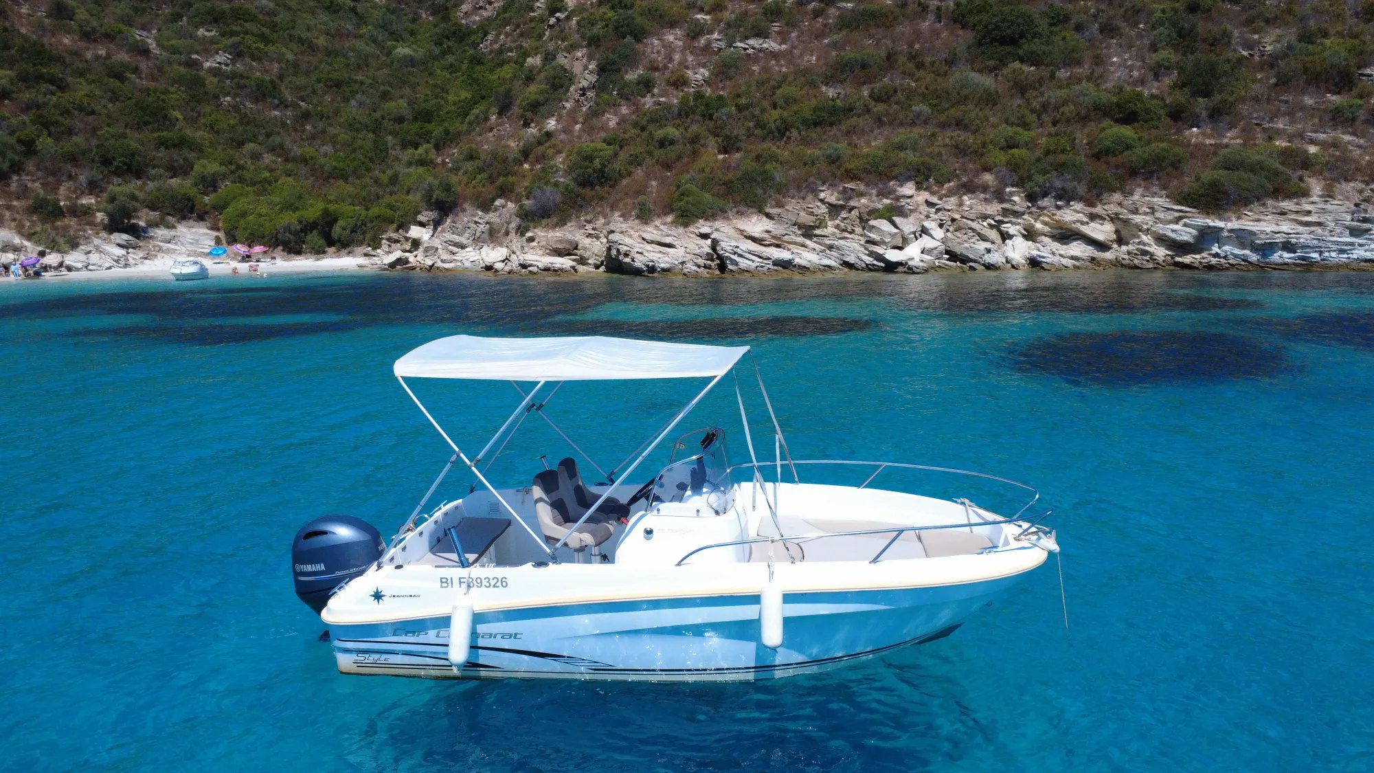 Cap Camarat 5m30 sur l'eau turquoise
